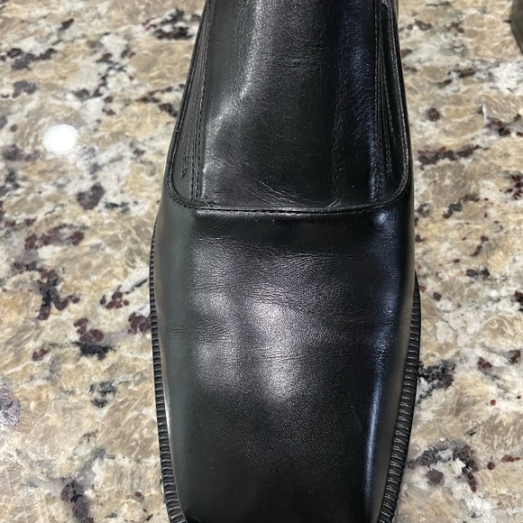 Elegant Louis Vuitton Black Loafers Size 7.5. Fits more like a 10 - Picture 4 of 10